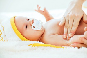Applying Lotion to Baby After Bath www.vitacost.com/blog