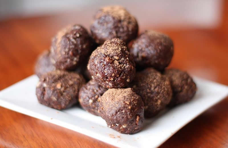 Vegan Chicory-Cocoa Cake Balls