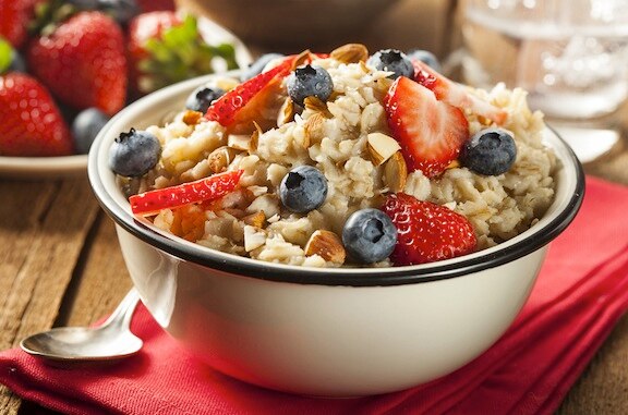 Flax Oatmeal with Berries Flax-Powered Oatmeal