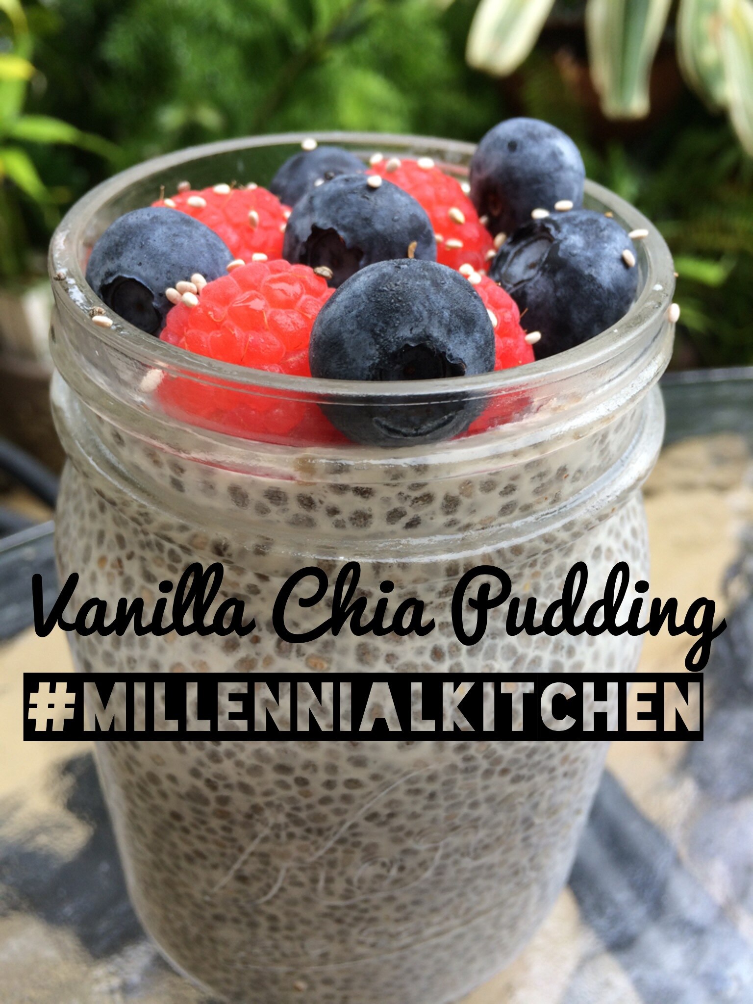 Vanilla Chia Pudding Recipe (Raw & Vegan)