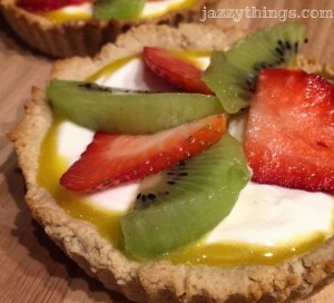 Sweet Fruit Tart with Protein Frosting