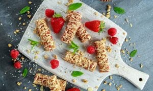 Homemade Coconut-Strawberry Granola Bars | Vitacost.com/Blog