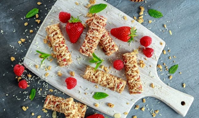 Homemade Coconut-Strawberry Granola Bars | Vitacost.com/Blog