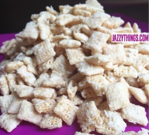 Coconut-Vanilla Snack Mix