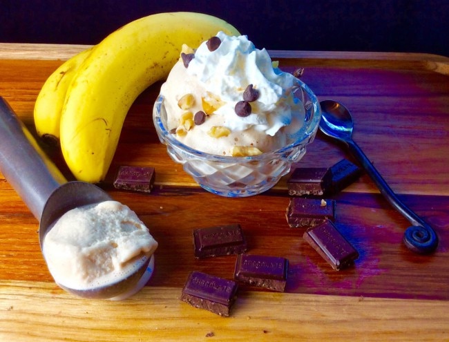 Protein ice cream with dark chocolate squares and bananas #healthydesserts www.vitacost.com/blog