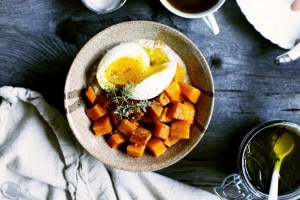 Oatmeal bowl with roasted squash and egg #healthybreakfast www.vitacost.com/blog