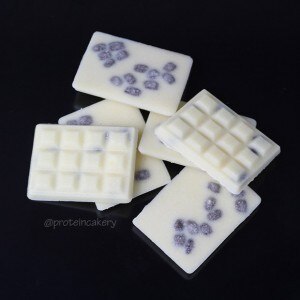 6 pieces of no-carb white chocolate bark | www.vitacost.com/blog