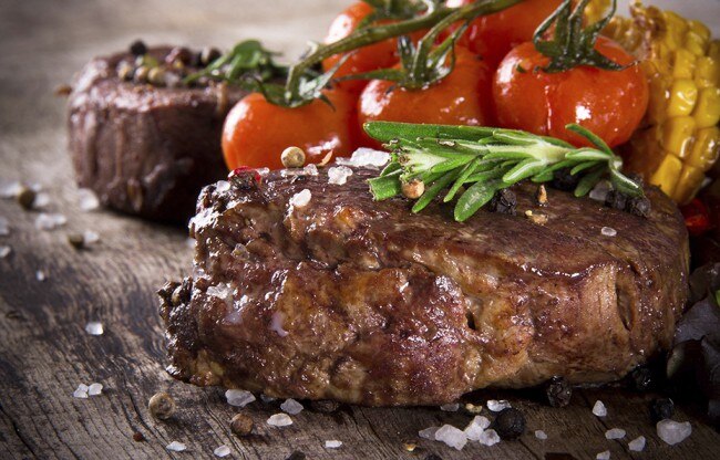 Grilled Steak on Wood Table with Heirloom Tomatoes | www.vitacost.com/blog