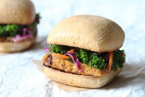 Grilled vegan tempeh sliders #veganBBQ #healthysummer www.vitacost.com/blog