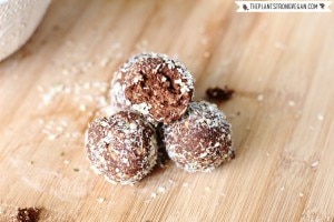 Healthy Snack Balls with oats, cacao and dates #recipe #healthysnacks | www.vitacost.com/blog