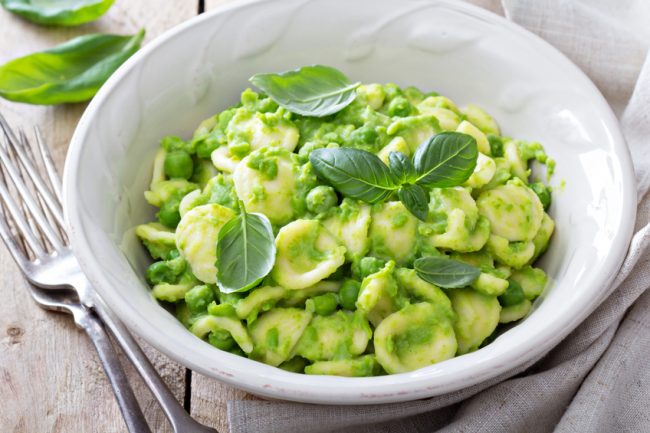 Vegan Avocado Mac and Cheese Recipe  Vegan Avocado Mac and Cheese Pasta in white bowl #recipe | http://https://www.vitacost.com/blog