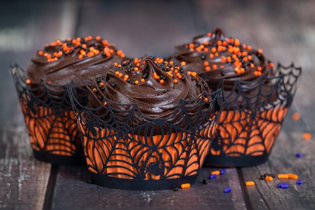 Vegan & Gluten-Free Frosted Pumpkin Cupcakes  Pumpkin cupcakes with chocolate frosting #glutenfree #vegan | Vitacost.com/blog