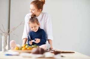 Mother and Daughter Crafting as Part of Holiday Traditions | Vitacost.com/blog