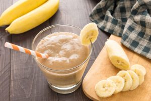 Chocolate & Greens Smoothie with banana slices #detoxsmoothie | Vitacost.com/blog