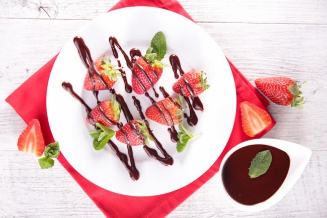 36 Easy Chocolate Recipes for Valentine’s Day  Strawberries Drizzled with Mint Chocolate Sauce | Vitacost.com/Blog