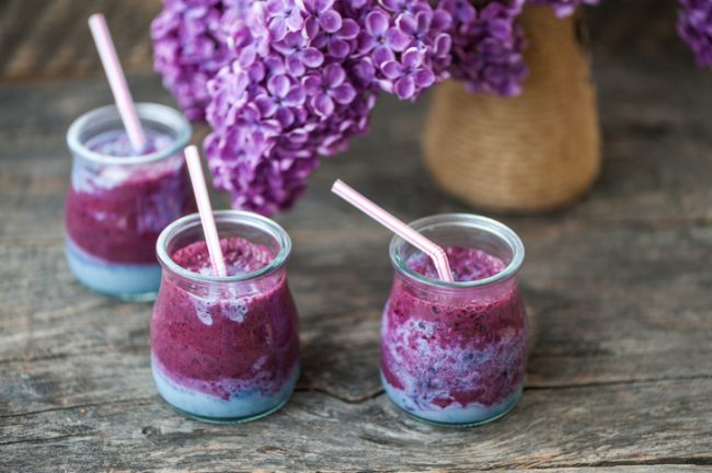 Blueberry & Spinach Smoothie for Babies 3 Small Blueberry Smoothies (for babies) on Wood Table with Purple Flower | vitacost.com/blog