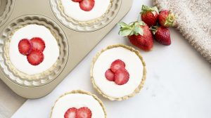 4 Strawberry Cream Cheese Tarts, 2 in Pan & 2 on Marble with Fresh Berries | Vitacost.com/blog