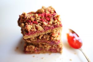 Homemade Paleo-Friendly Breakfast Bars Topped with Berry Crumble | Vitacost.com/Blog