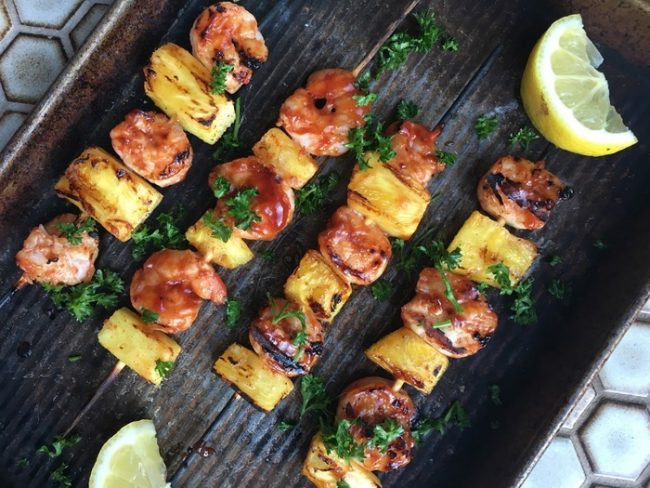 Grilled Shrimp Kebabs for Low-FODMAP Diets 4 Grilled Shrimp & Pineapple Kebabs on Grill Plate with Lemon & Parsley | Vitacost.com/blog