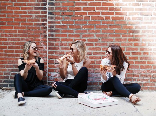 Health Coach Jess Baumgardner Eats Pizza Health Coach Jess Baumgardner Eats Pizza with Girlfriends