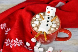 Christmas Food Crafts: Marshmallow Snowman in Mug with Hot Chocolate | Vitacost.com/blog
