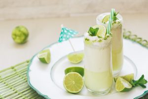 2 Glasses of a Virgin Mint Margarita Recipe with Lime Slices & Fresh Mint – Perfect for the Holidays | Vitacost.com/blog