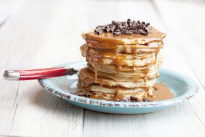 Pancakes With Caramel Sauce and Chocolate Shavings | Vitacost Blog