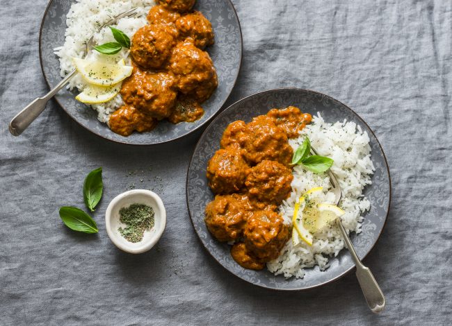 Simple Turmeric-Spiced Meatballs in Curry Sauce