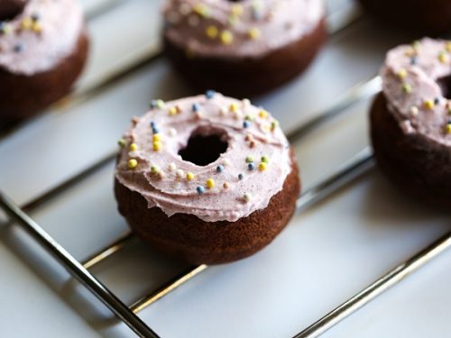バンクシー Donuts (Chocolate) エスタンプリトグラフ Half and Half Doughnut Seattle $5.99 : r/toogoodtogo