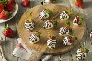 White-Chocolate-Covered Strawberries with Dark Chocolate Drizzle on Wooden Platter | Vitacost.com/blog