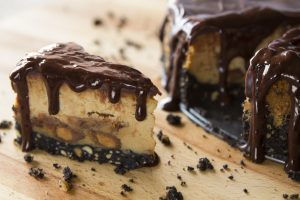 Sunflower Seed Butter "Cheesecake" on Chocolate Crust with Chocolate Sauce | Vitacost Blog
