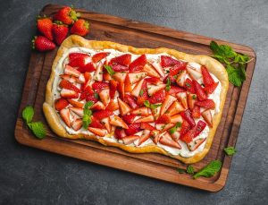 Dessert Pizza with Collagen Cream Cheese and Strawberries | Vitacost.com/blog