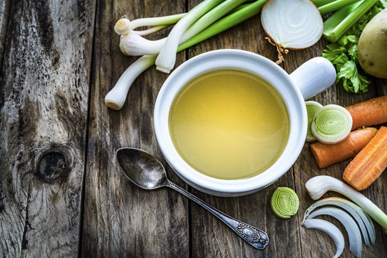 5 Benefits of Vegetable Broth & How to Make Your Own