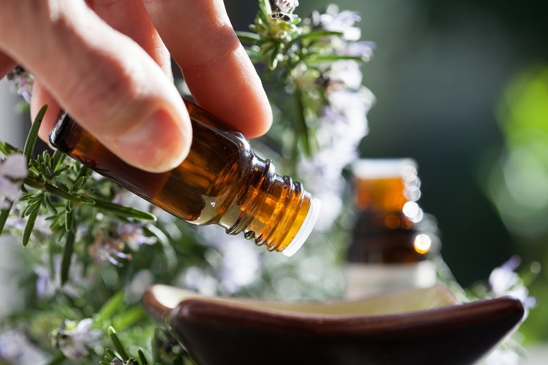 DIY Essential Oil Recipe for Pain and Inflammation 