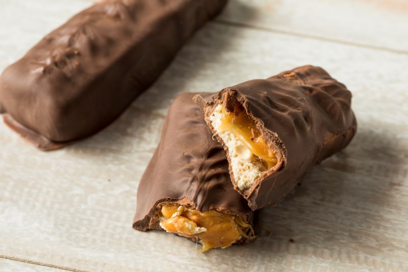 Peanut, Caramel and Chocolate Candy Bars Recipe