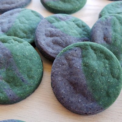 Homemade Naturally Colored Earth-Shaped Dog Treats | Vitacost.com/Blog