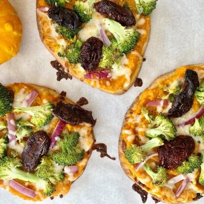 Homemade Fall-Inspired Flatbreads Topped with Pumpkin Sauce, Mozzarella, Broccoli, Onions and Sun-Dried Tomatoes | Vitacost.com/Blog