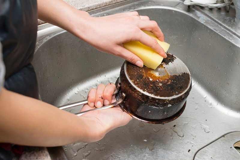 How to Clean a Burnt Pan: Five Different Methods