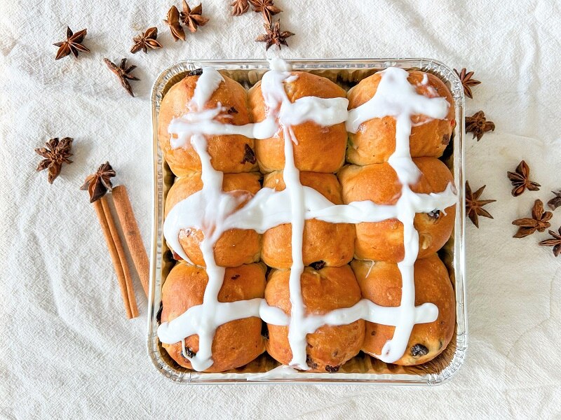 Homemade Hot Cross Buns with Cinnamon & Citrus Zest on Tray | Vitacost.com/Blog