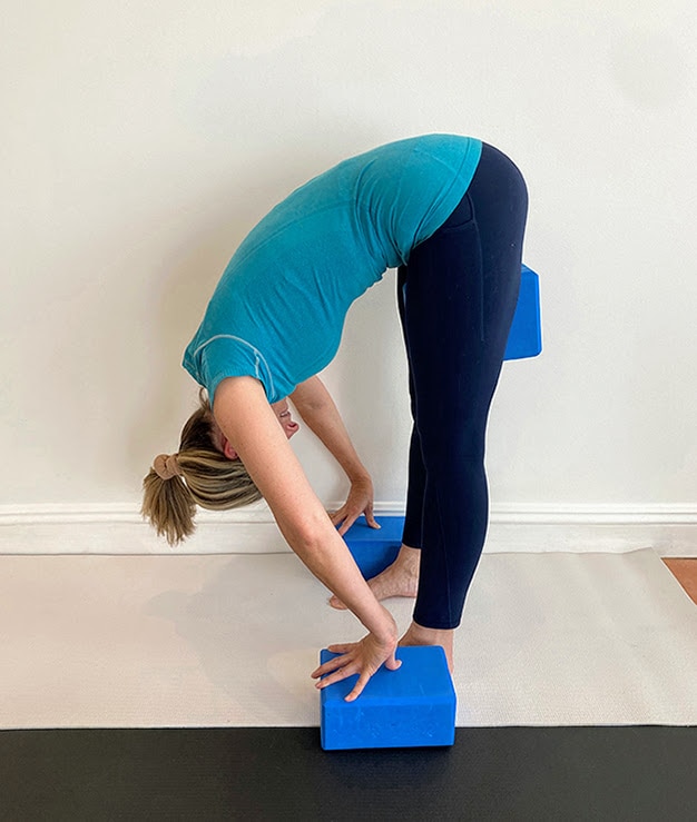 3 - Uttanasana convex back