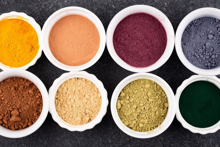 How to Make Eyeshadow With Natural Ingredients