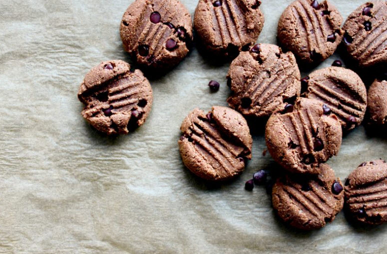 Keto Chocolate Chip Cookies