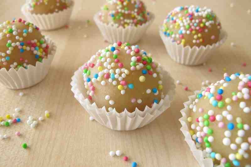 No-Bake Strawberry Sugar Cookie Truffles