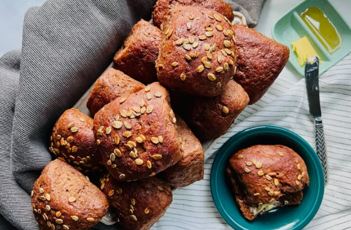 Pumpernickel Rolls With Caraway Seeds