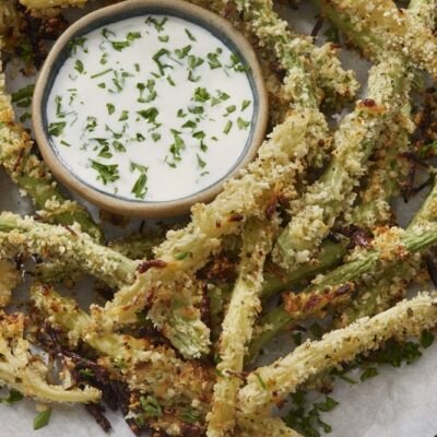 Crispy Breaded Air Fried Green Beans With a Creamy Dipping Sauce.