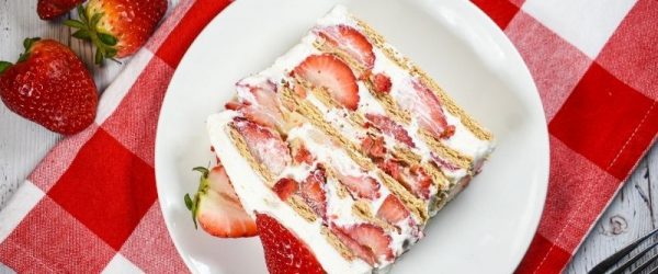 strawberry icebox cake