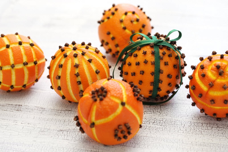 DIY Orange and Clove Pomanders