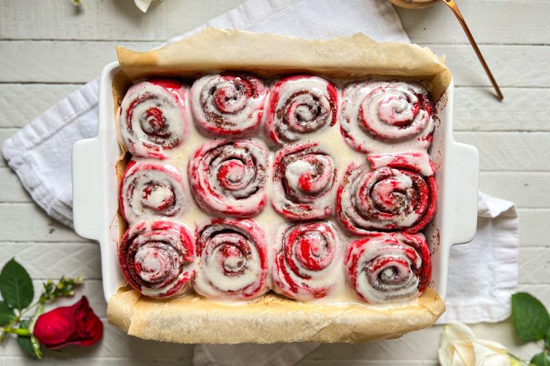 Vegan Cinnamon Rolls: Red Velvet